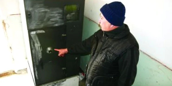 Paznicul spitalului Filantropia spune că nu a văzut nimic suspect  în seara în care bancomatul a fost spart