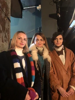 Nicoleta Hâncu alături de colegii ei în timpul fimărilor pentru „Anul Nou care n-a fost”. Foto: arhiva personală