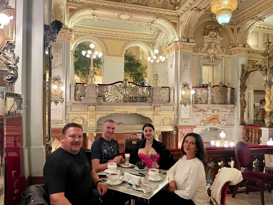 Medana și Alin Oprea au fugit la Budapesta foto: Facebook