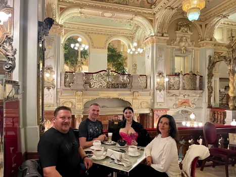 Medana și Alin Oprea au fugit la Budapesta foto: Facebook 