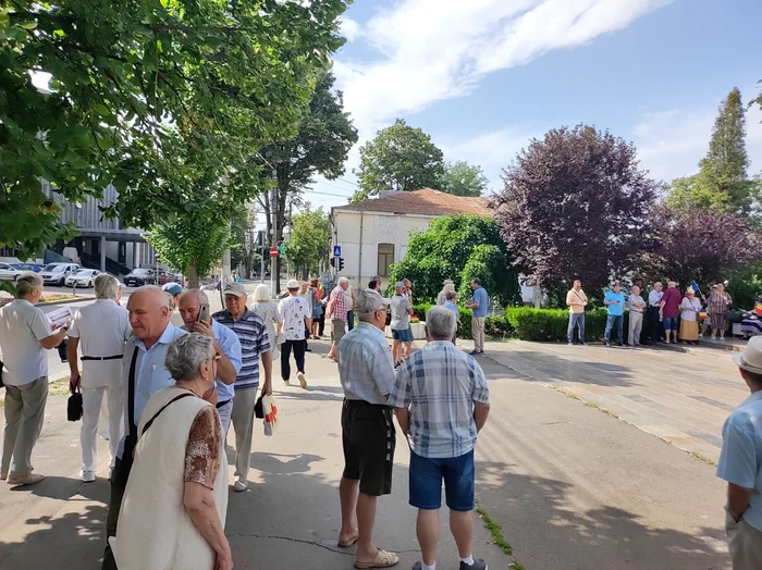 Protest la Galați față de prețurile la apă FOTO: C. Mazilu