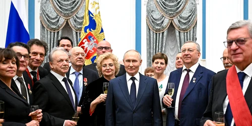 Ai0XacOZ80qhYW2EUKwgyM2Jngx3w0GZ jpg