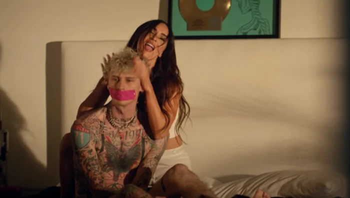 Megan Fox și Machine Gun Kelly și-au oficializat relația