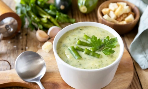 Supa crema de fasole verde  Sursa foto shutterstock 2292716465 jpg