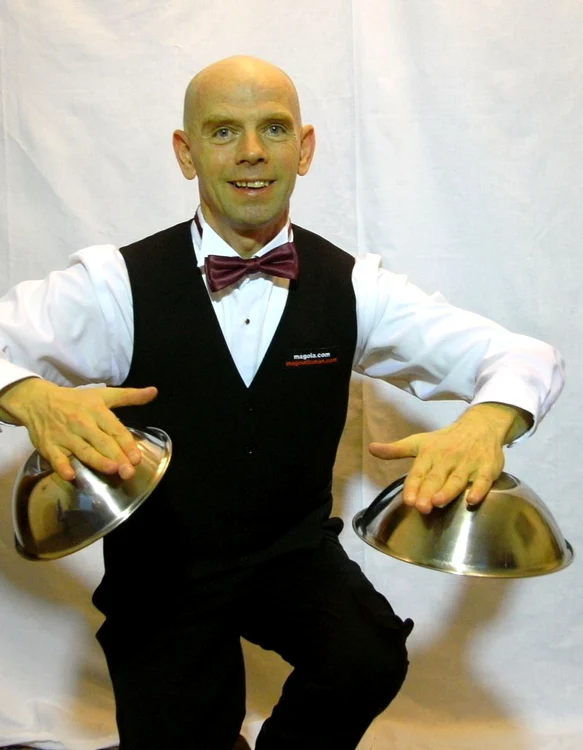 Miroslaw Magola, omul magnet (Photoland / Caters)