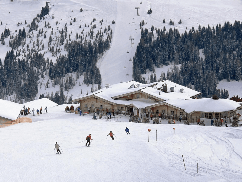 Românii călătoresc mai mult în acest an de sărbători, chiar dacă vacanţele s-au scumpit
