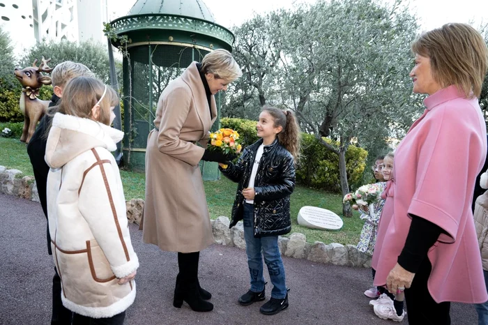 Charlene în bej, Foto Facebook1 jpg