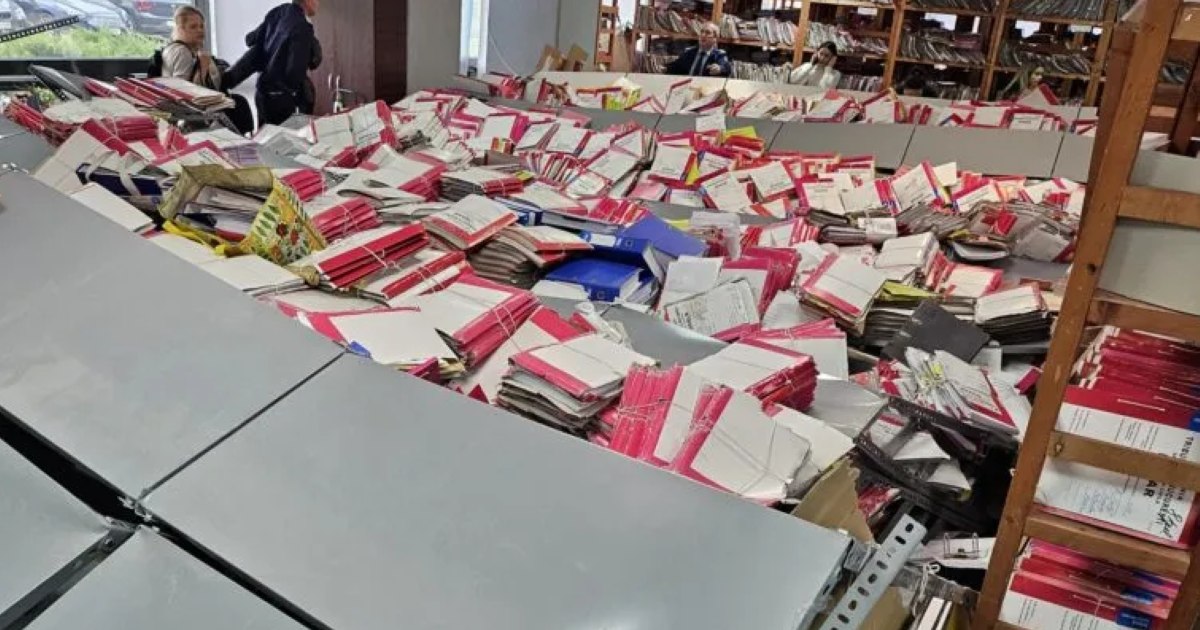 Grefieră grav rănită la Tribunalul București după prăbușirea rafturilor din arhivă