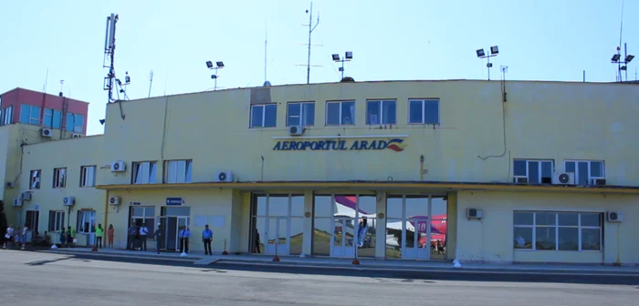 Mai mulţi pasageri au rămas blocaţi pe aeroportul arădean FOTO arhivă Adevărul