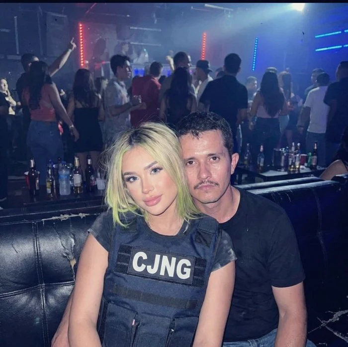 „El Mencho”, liderul cartelului Jalisco New Generation (CJNG) și una dintre iubitele sale/FOTO:X