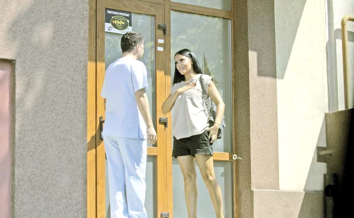 Andreea Mantea s-a întâlnit ieri cu medicul Chawi Youssef, la clinica acestuia, pentru a stabili detaliile operaţiei