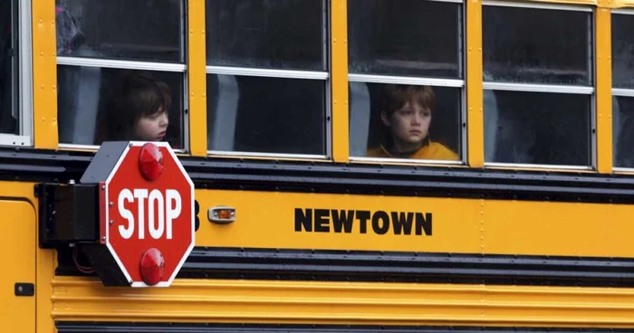 Elevii şcolii Sandy Hook învaţă la un gimnaziu dintr-o localitate învecinată FOTO Reuters