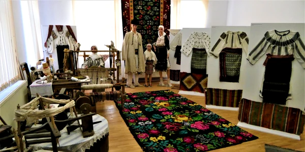 Muzeul etnografic din cadrul Centrului Cultural Zătreni din Vâlcea Foto Gaby Henning jpg