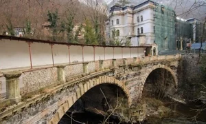 podul de piatra baile herculane jpg