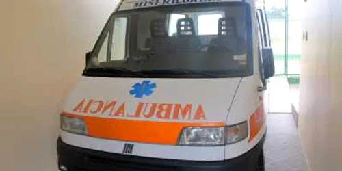 Femeia a fost transportată la spital după incident