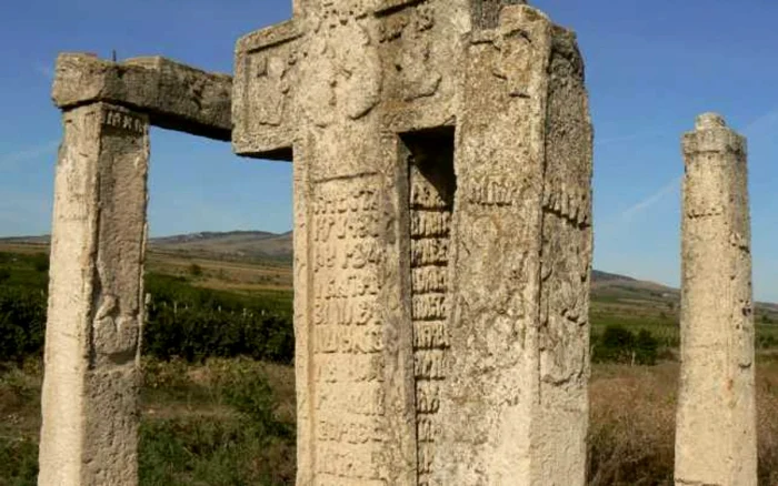 Crucea Manafului datează din secoul XIX / foto: munteflori.ro