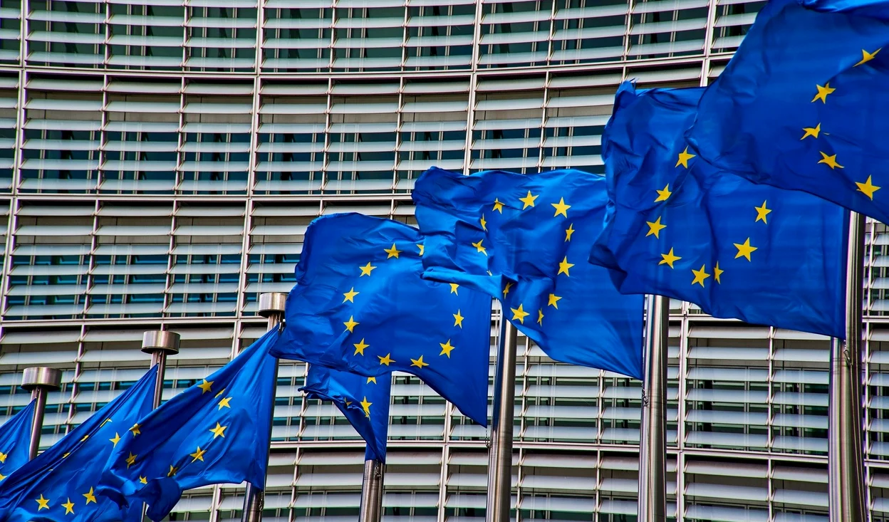 Comisia Europeană a aprobat 800 de milioane euro pentru sprijinirea companiilor românești
