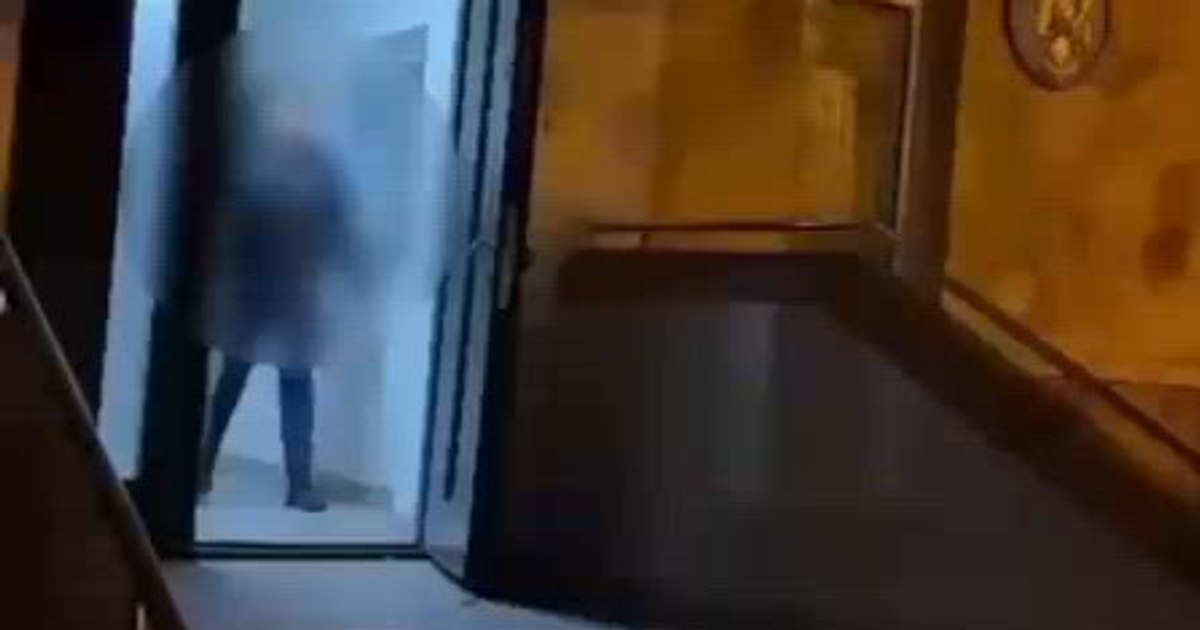 Tânăr reținut după ce a dat foc apartamentului din București pentru a se răzbuna pe părinți