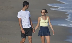 Novak și Jelena Djokovic adoră plimbările pe plaja din Marbella jpeg