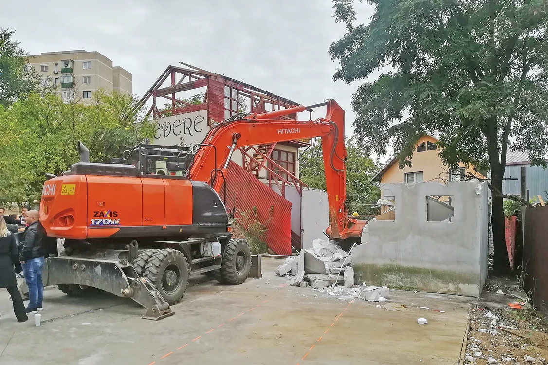 Demolărie au început  ieri în Prelungirea Ghencea. Fotografii: Adrian Popescu