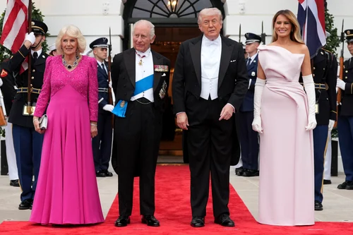 Regina Camilla și Regele Charles, alături de Donald Trump și Melania Trump la dineul de stat de la Casa Albă. FOTO: Profimedia