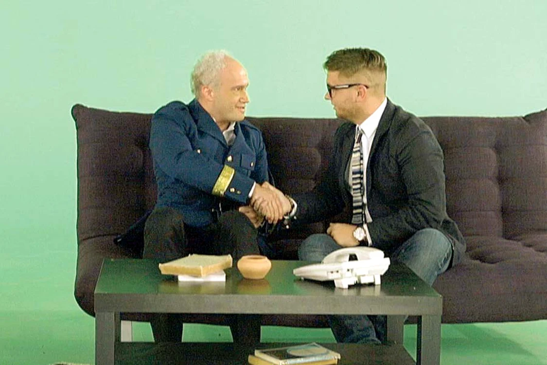 
    Sceneta cu Codin Maticiuc, în emisiunea  „Jurnalul unui burlac” de la Prima TV (FOTO: PRIMA TV)  