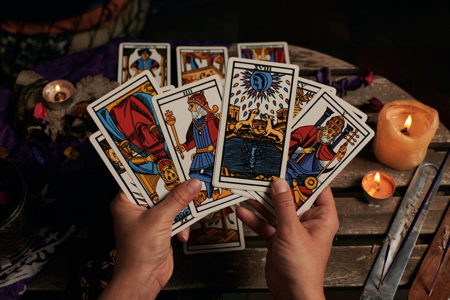 Horoscop tarot duminică, 8 februarie. Ce rezervă cărțile pentru fiecare zodie 