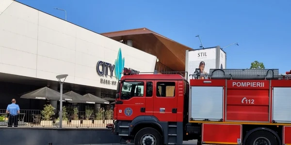 Ameninţare cu bombă la mall
