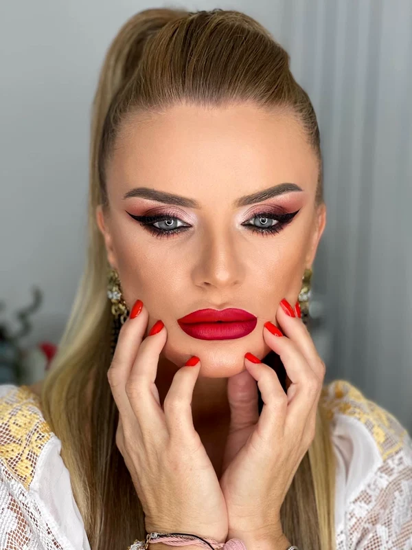 marcela fota JPG