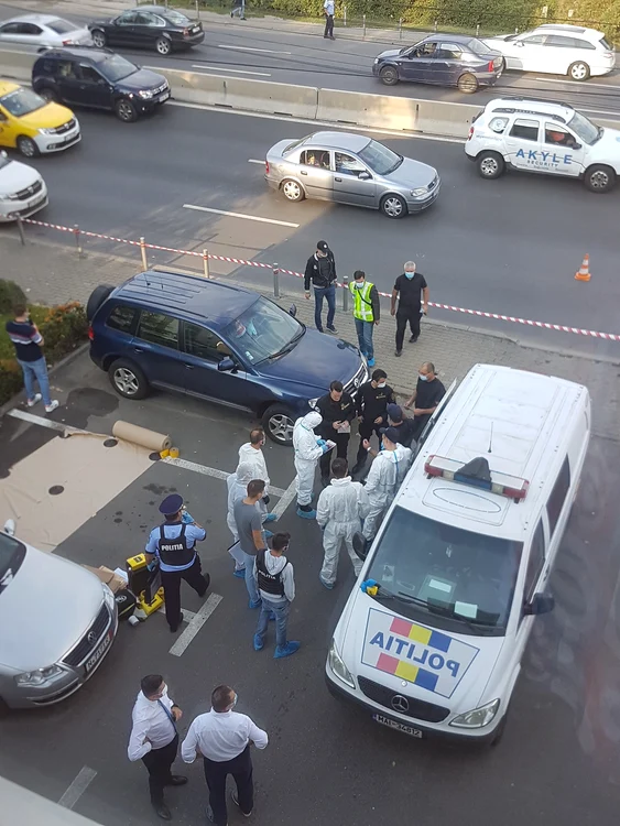 Polițiștii au împânzit locul 