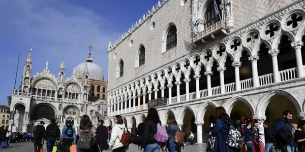 Turisti in Venetia FOTO AFP