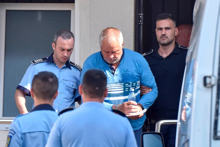 
    Gheorghe Dincă locuia singur de mai mulți ani, după ce soția și copiii săi s-au mutat în Italiafoto: Inquam Photos  