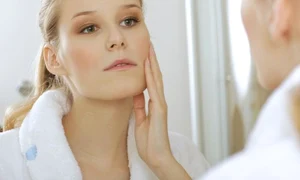 femeie oglinda ten uita fata jan 17 2011 3 53 pm jpeg