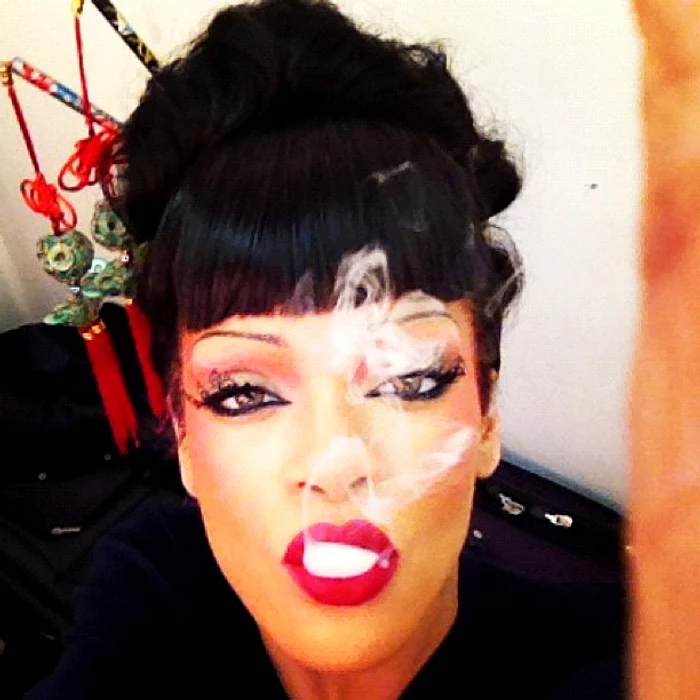 
    Rihanna, gheisă modernă în noul videoclip  