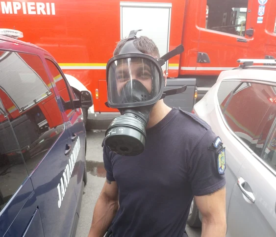 Locatarii au fost evacuați de jandarmi FOTO: Jandarmeria Brăila