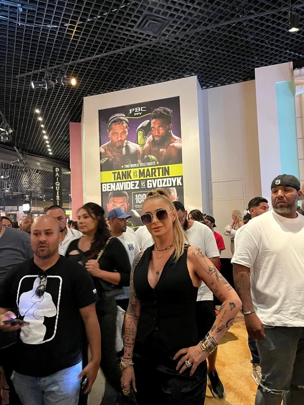 Anamaria Prodan a lipsit de la proces. A fost invitată la cea mai tare gală de box din Las Vegas foto arhiva personală 
