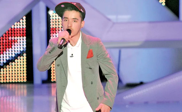 
    Sezonul 1. 2011 – Adrian Ţuţu,  solist  