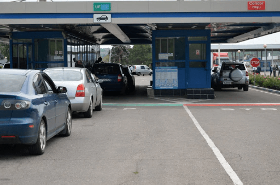 Poliţişti de frontieră şi vameşi, trimişi în judecată. Sunt 27 de angajaţi acuzaţi de luare de mită şi trafic de influenţă