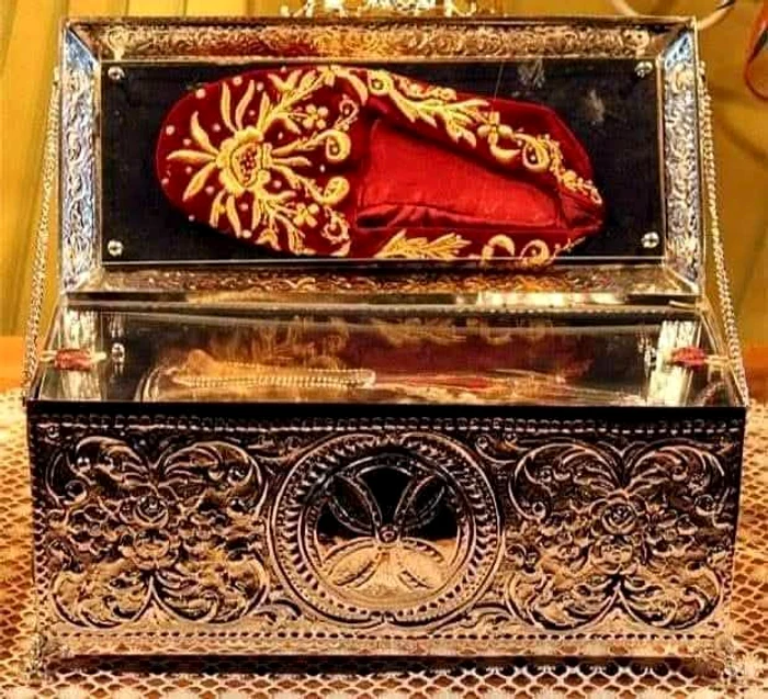 Papucii Sfântului Spiridon jpg