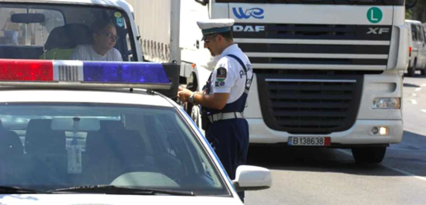 Autorizaţiile de transport sunt verificate la sânge de turci, în timp ce românii sunt indulgenţi cu şoferii străini