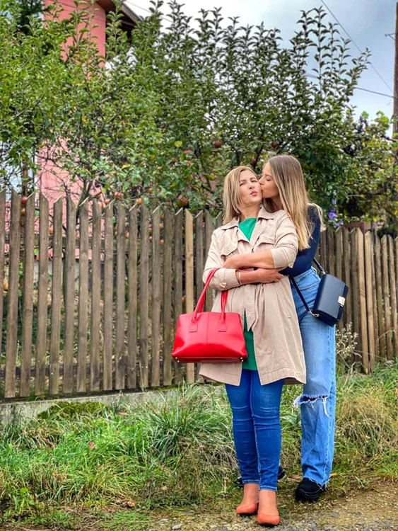 Roxana Nemeș și mama ei