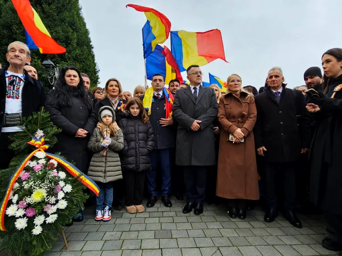 George Simion, alături de Dan Dungaciu și Ramona Bruynseels. FOTO Facebook AUR