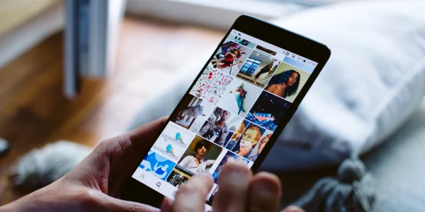 Smartphone cu Instagram FOTO Shutterstock