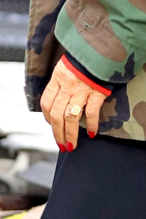 Ce mâini urâte are Victoria Beckham