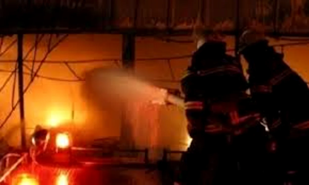 
    Victima a fost surprinsă în interiorul unui restaurant care a luat foc din cauza exploziei unei conducte de gaze  