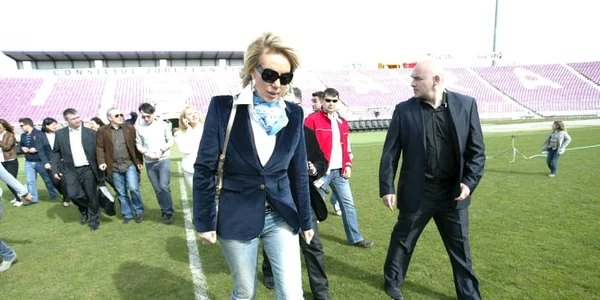 Lepa Brena pe stadionul "Dan Păltinișanu"