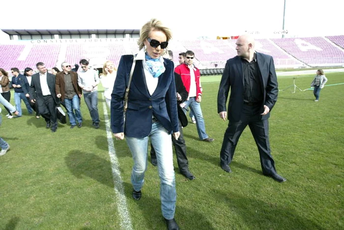 Lepa Brena pe stadionul "Dan Păltinișanu"