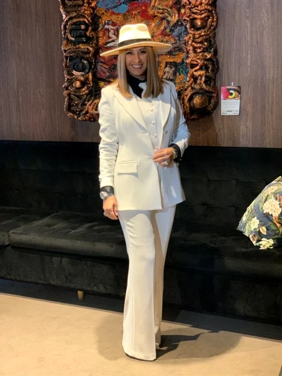 Anamaria Prodan, ajutată de o armată de stiliști pentru a arăta perfect la evenimentul de lansare al noului ei proiect tv