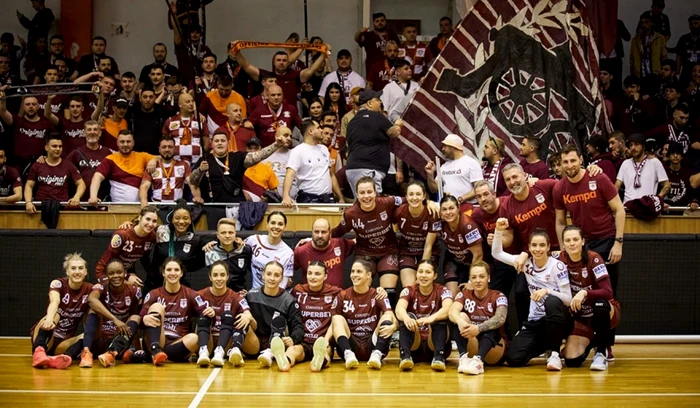 Cu ajutorul suporterilor, Rapid merge mai departe în Liga Campionilor. Foto Facebook 