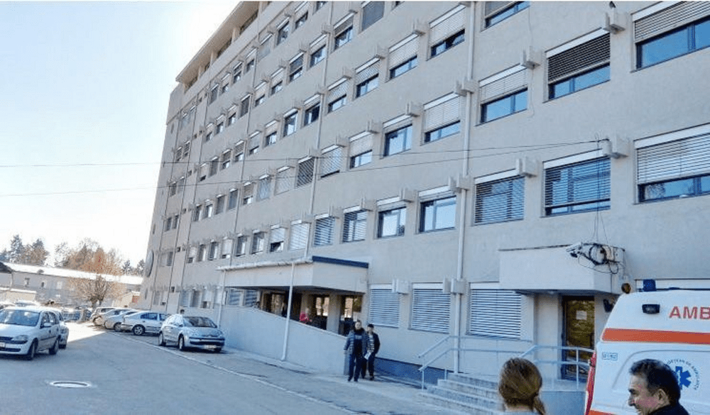 Drogați în masă, cu prăjituri, la o petrecere în Vâlcea cu zeci de invitați. DIICOT a intrat pe fir